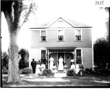 Charles Smoot family in front of house 1908 (3196829950) photo