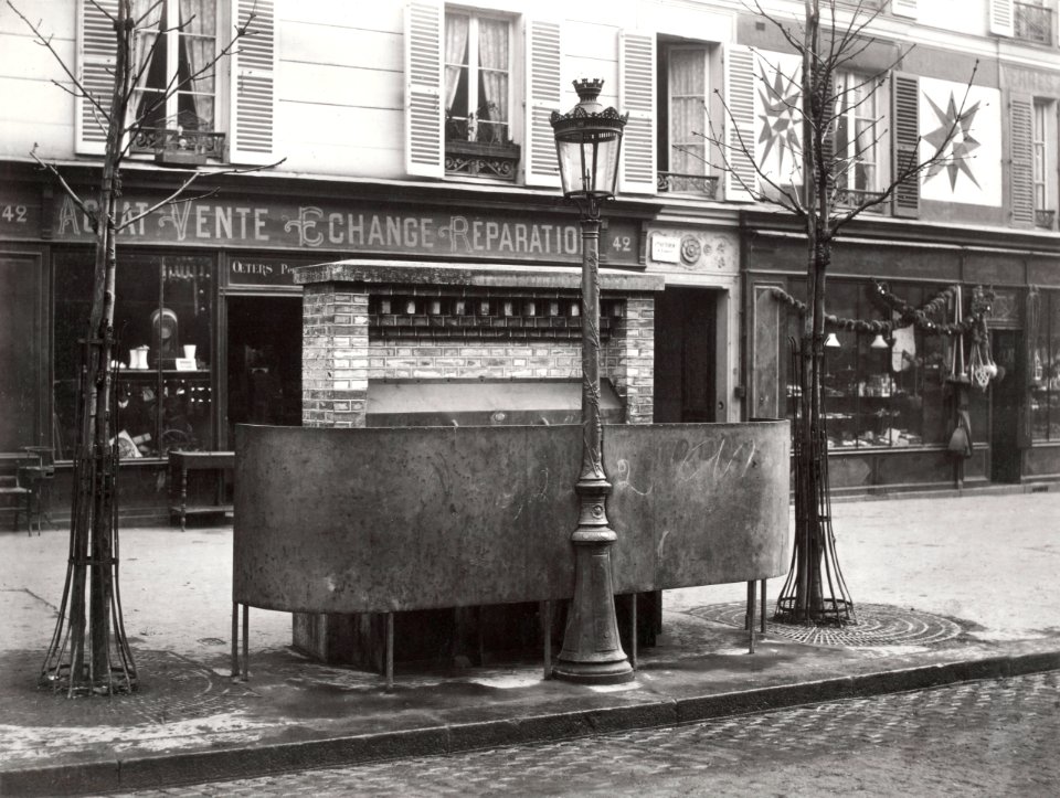 Charles Marville, Urinoir à 3 stalles, ardoise et maconnerie, Boulevard Ornano, ca. 1865