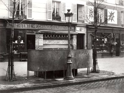 Charles Marville, Urinoir à 3 stalles, ardoise et maconnerie, Boulevard Ornano, ca. 1865