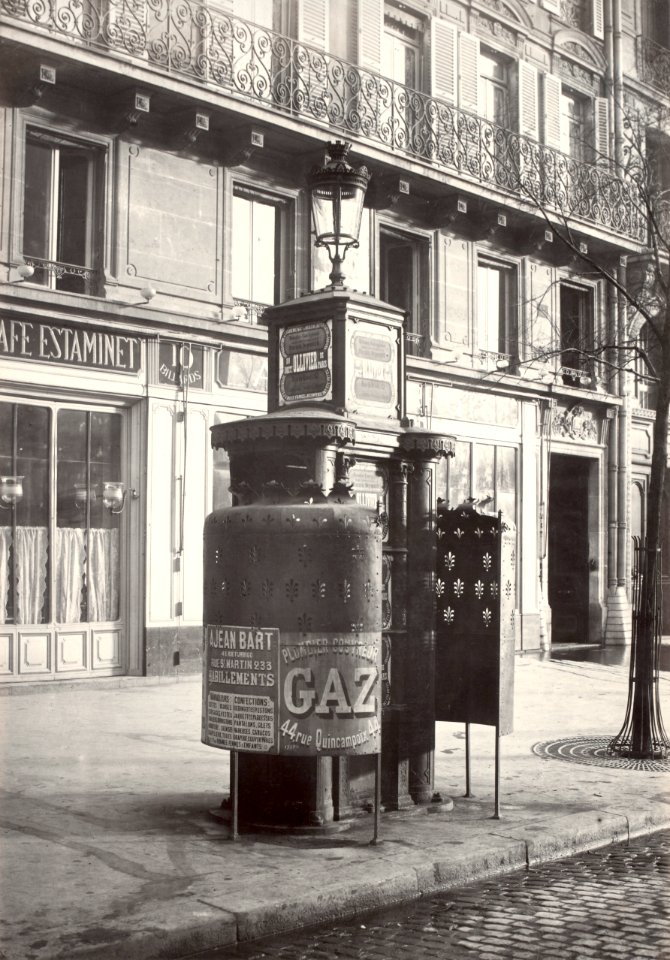 Charles Marville, Urinoir en fonte à 2 stalles avec écrans adhèrents, ca. 1865