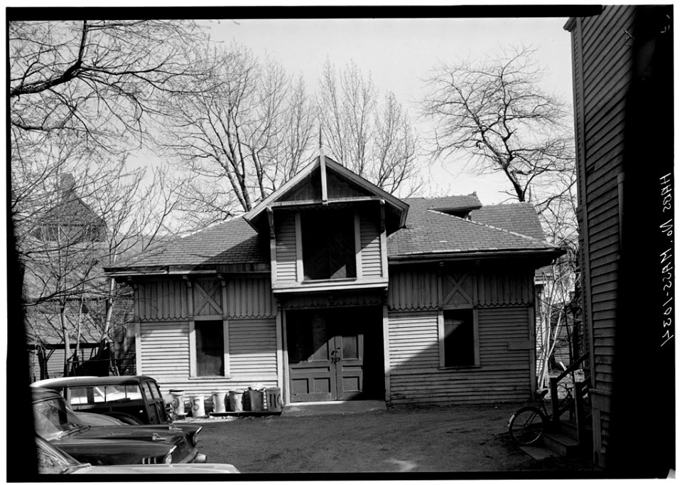 Charles Taylor House & Stable - 079967pv