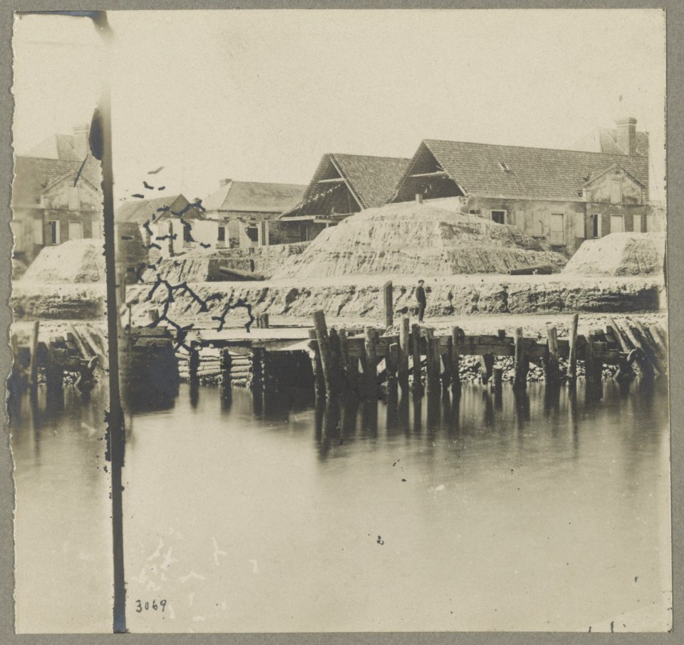Charleston Battery-three gun battery on Vanderhoff's Wharf, Charleston, S.C., April, 1865 LCCN2014646429