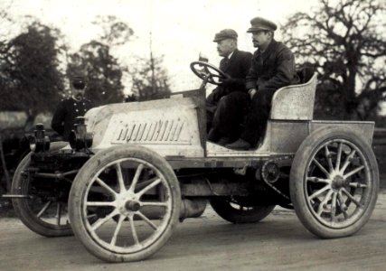 Charles-Henri Brasier, ici sur Mors à la course de côte de Sainte-Barbe (Gaillon, le 11 septembre 1900)