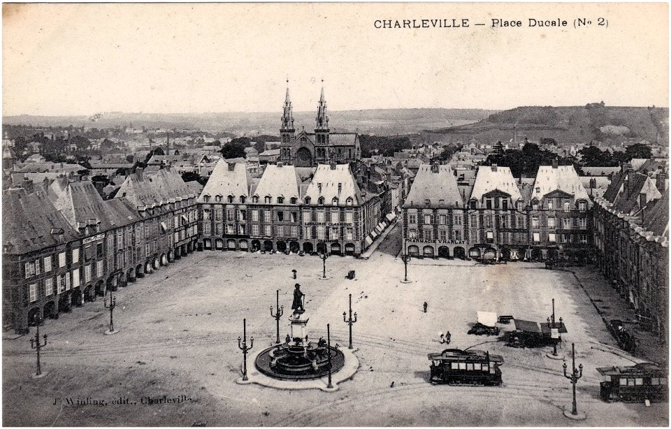 Charleville — Place Ducale (N° 2)