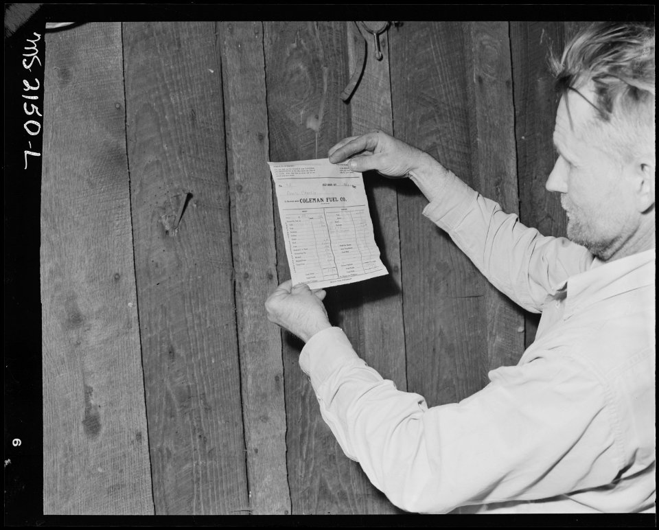 Charlie Davis with his pay slip. Coleman Fuel Company, Red Bird Mine, Field, Bell County, Kentucky - NARA - 541139