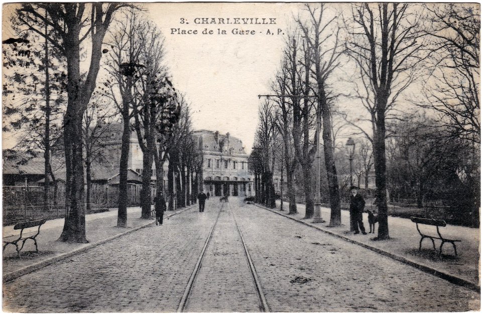 Charleville-Mézières — Place de la Gare