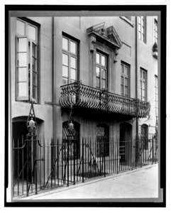 Charlotte Hunnewell Sorchan house, Turtle Bay Gardens, 228 East 49th Street, New York, New York. Entrance LCCN2008678818