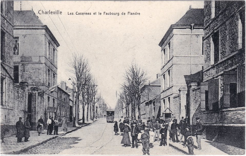 Charleville. — Les Casernes et le Faubourg de Flandre