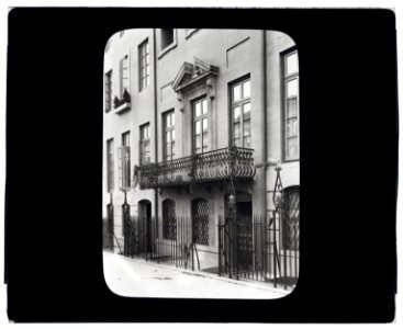 Charlotte Hunnewell Sorchan house, Turtle Bay Gardens, 228 East 49th Street, New York, New York. Entrance LCCN2008680086
