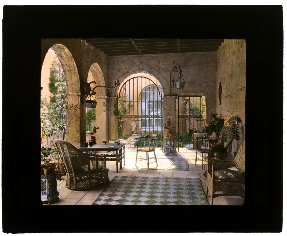 Charlotte Hunnewell Sorchan house, Turtle Bay Gardens, 228 East 49th Street, New York, New York. Loggia LCCN2007685027