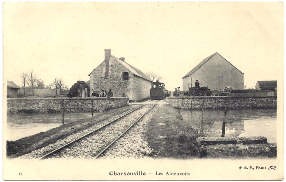 Charsonville les abreuvoirs et le train tramway ligne de Blois Oucques à Orleans