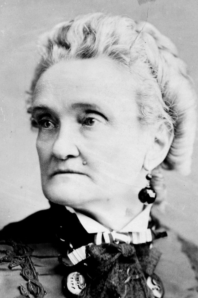 Charlotte Cushman, portrait, facing left, by Gutekunst (cropped)
