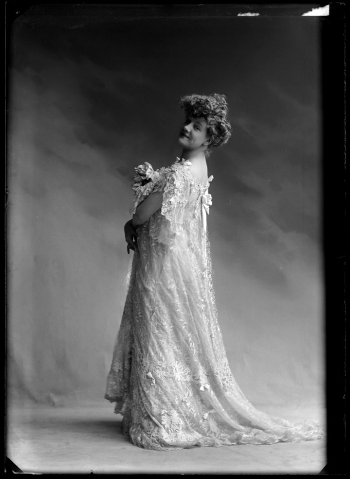 Charlotte Wiehe-Bérény in Den lilla drottningen, photo from 1905 - SMV - GV080
