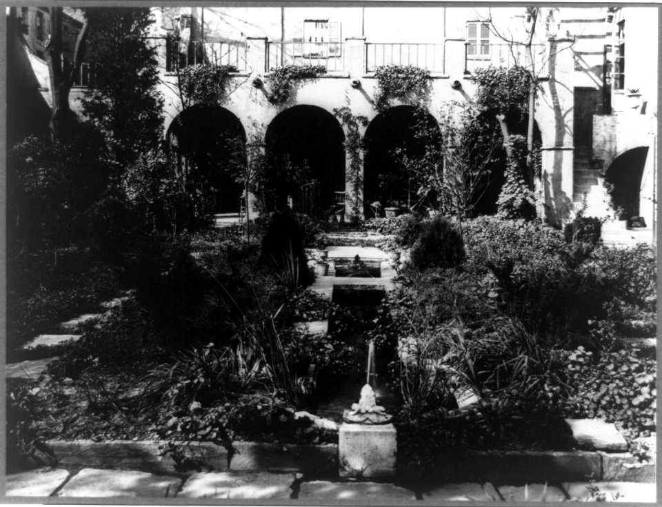 Charlotte Hunnewell Sorchan house, Turtle Bay Gardens, 228 East 49th Street, New York, New York. Garden LCCN92500542