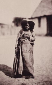 Charnay, Claude-Joseph Désirée - Madagaskar – Witwe (Zeno Fotografie)