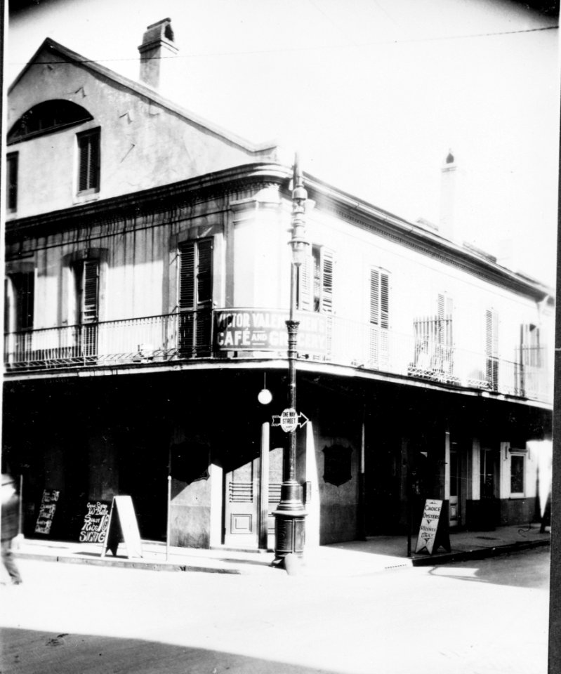 ChartresToulouseCornerKoch