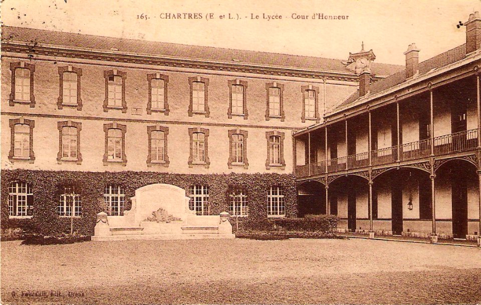 Chartres Lycée Marceau Cour d'Honneur Eure-et-Loir France
