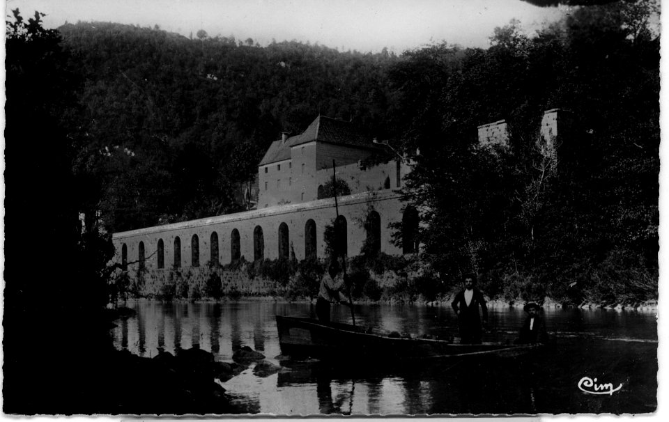 Chartreuse de Vaucluse reliée par bac - on a ferry-boat
