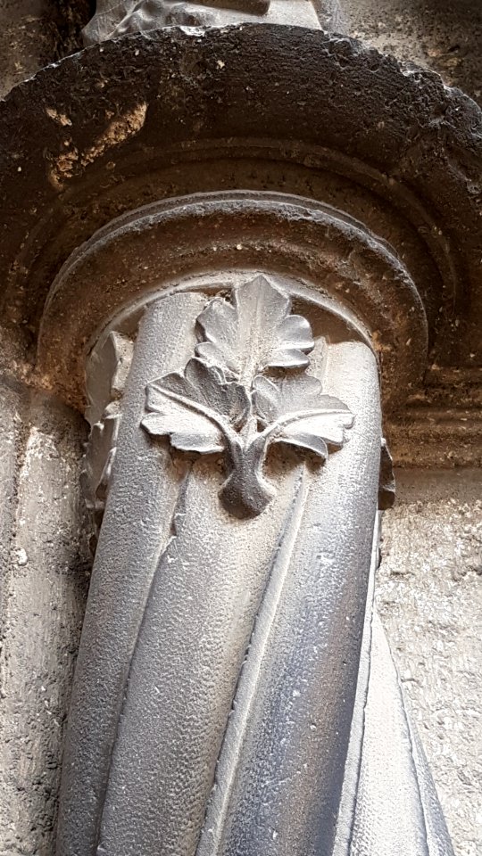 Chartres - south portal - right bay - leaves