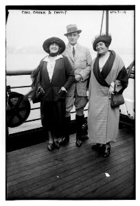 Chas. Cahier and family LCCN2014716557