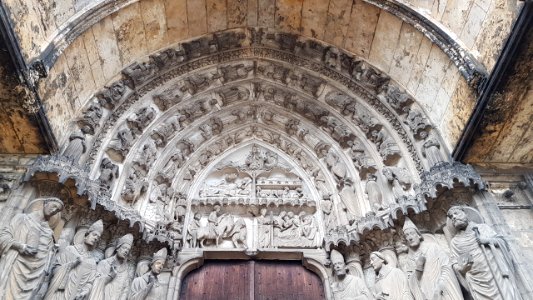 Chartres - south portal - right bay - tympan
