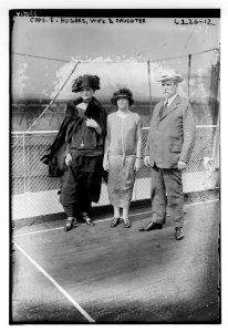 Chas. E. Hughes, wife & daughter LCCN2014717478