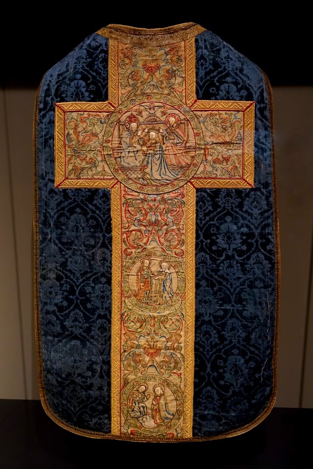 Chasuble (mass vestment), silk and velvet fabric, Italy, 1400s, gold and silk embroidery on gold lame borders, Cologner, c. 1525-1530 - Museum Schnütgen - Cologne, Germany - DSC09899