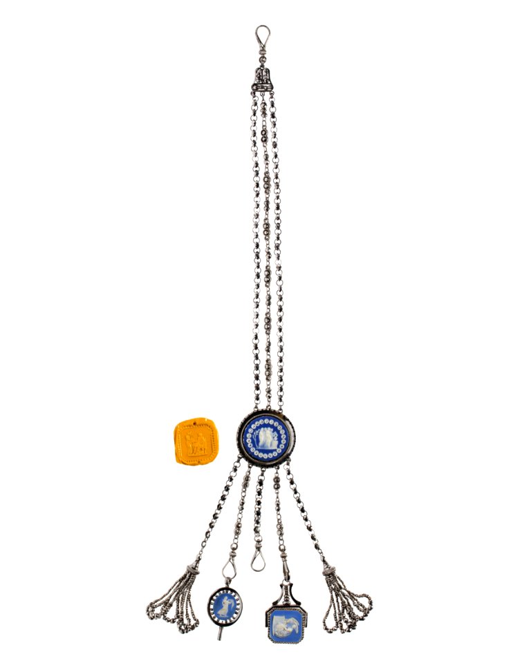 Chatelaine med urnyckel och ett pitschaft, 1700-tal - Hallwylska museet - 110541