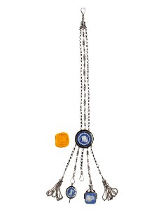 Chatelaine med urnyckel och ett pitschaft, 1700-tal - Hallwylska museet - 110541