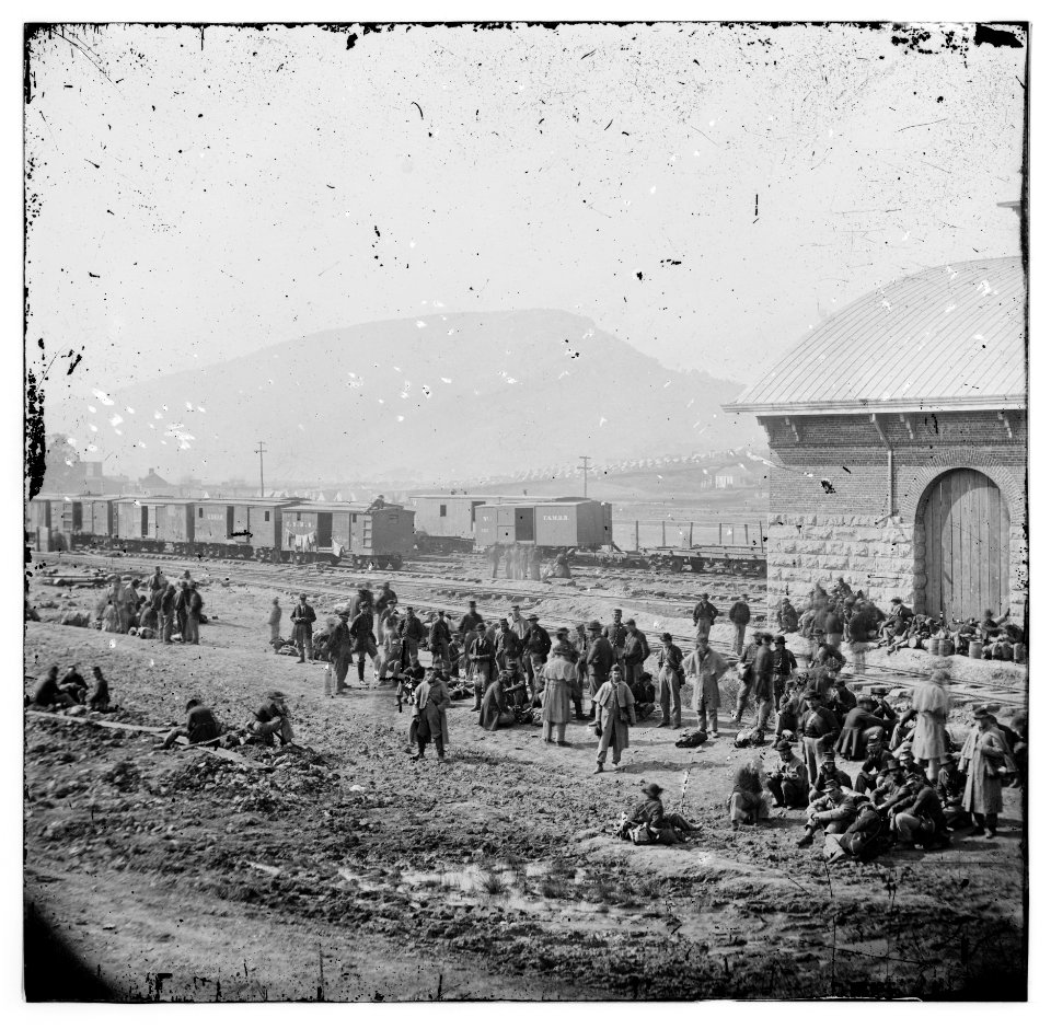 Chattanooga, Tennessee. Confederate prisoners at railroad depot LOC cwpb.02115