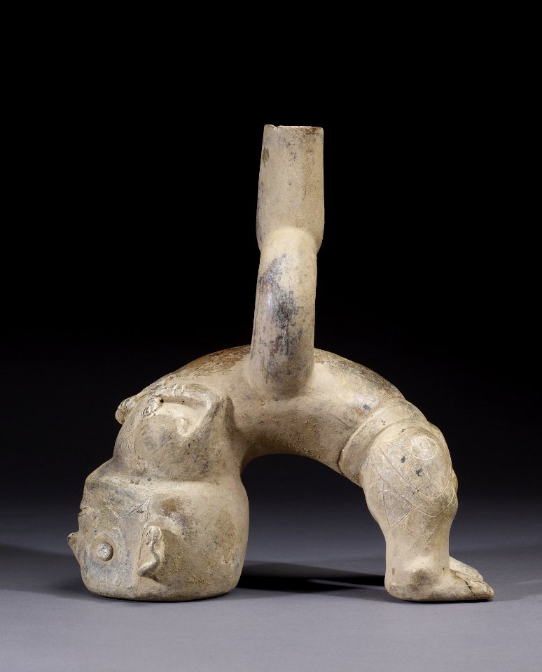 Chavín - Acrobat Effigy Stirrup Spout Vessel - Walters 20091211 - Side