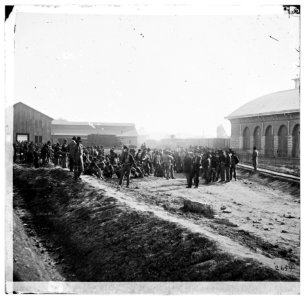 Chattanooga, Tenn. Confederate prisoners at railroad depot LOC cwpb.02117