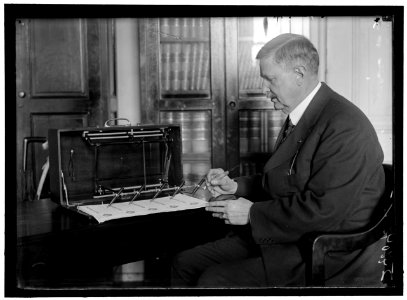 CHECK SIGNING MACHINE IN TREASURY DEPARTMENT; OPERATED BY J.L. SUMMERS LCCN2016868985