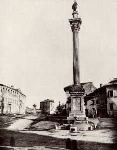 Chauffourier, Gustavo Eugenio - Die Piazza S. Maria Maggiore mit der 1614 aufgerichteten Mariensäule (Zeno Fotografie)
