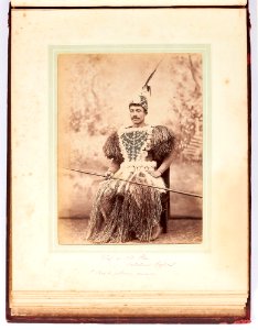 Chef de l'ile Atiu, 1er prix de costume anciens, 1887-1888 photo