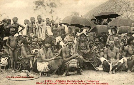 Chef et groupe d'indigènes de la région de Savallou (Dahomey)