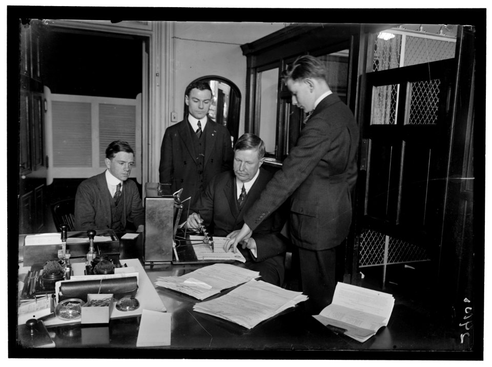 Check signing machine in Treasury Department; operated by J.L. Summers LOC hec.10577