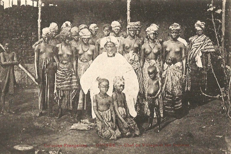 Chef de village et ses femmes (Guinée)
