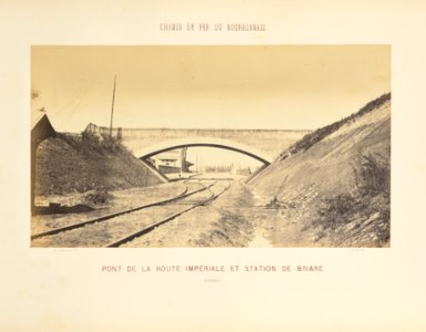 Chemin de Fer du Bourbonnais. Moret-Nevers-Vichy. 1860 - 1863. - 15 - Pont de la route impériale et station de Briare (Loiret)