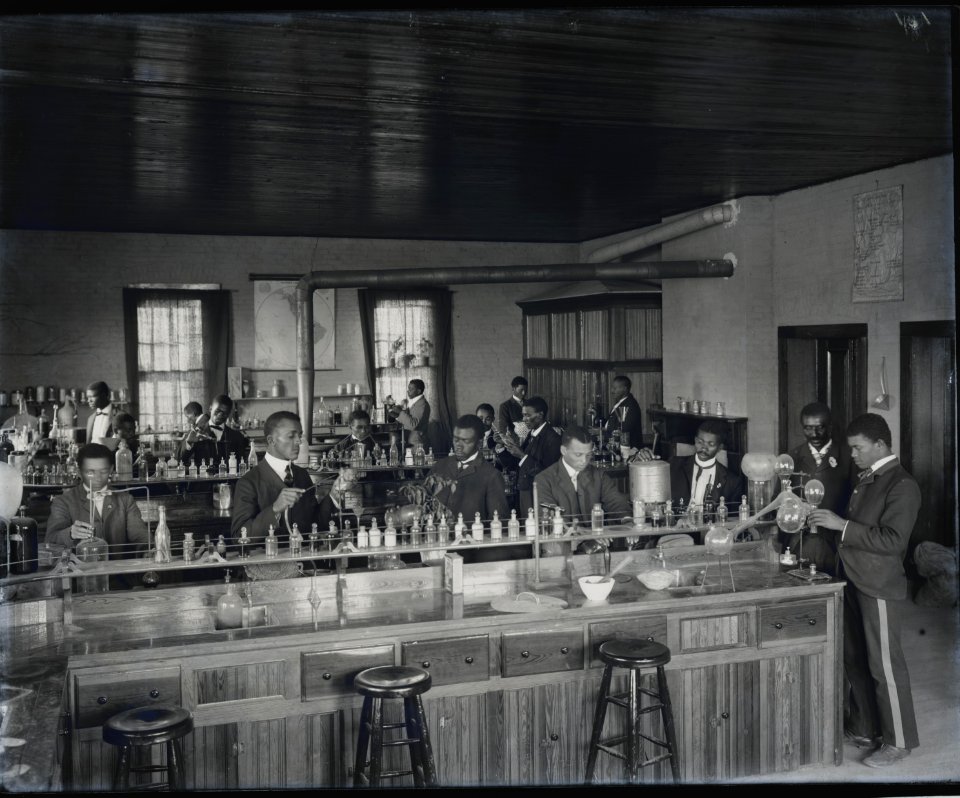 Chemistry laboratory at Tuskegee Institute, ca. 1902 LCCN2014646471