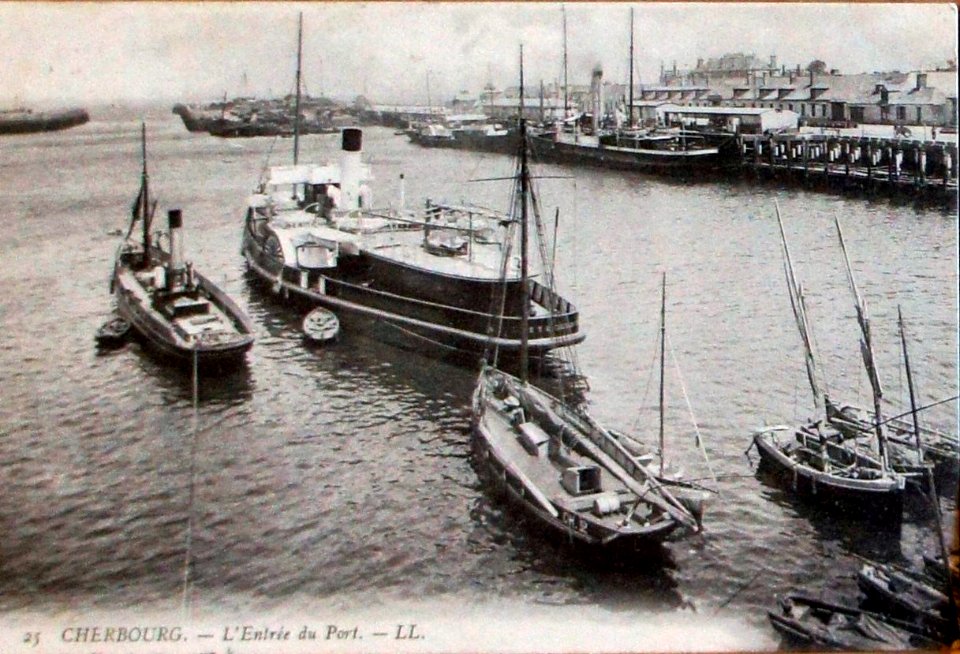 Cherbourg l'entrée du Port 9 VII 1906