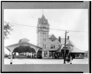 Chesapeake & Ohio Railroad Station at Newport News, Virginia, with clock tower LCCN95504251