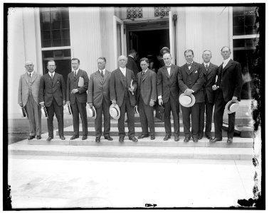 Chicago businessmen left to right- A.W. Shaw, pub. System Mag; Cornelius Lynde, lawyer; J.T. Pieri e, Thomas Creigh Cudahy Packing Co.; W.I. Clow, hardware merchant; Ezra Warner, wholesale LOC hec.13462