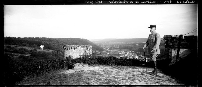 Chevreuse. Tour du château de la Madeleine. R. B. - Fonds Berthelé - 49Fi1132