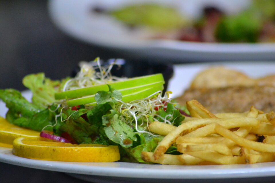 Restaurant dish saucer