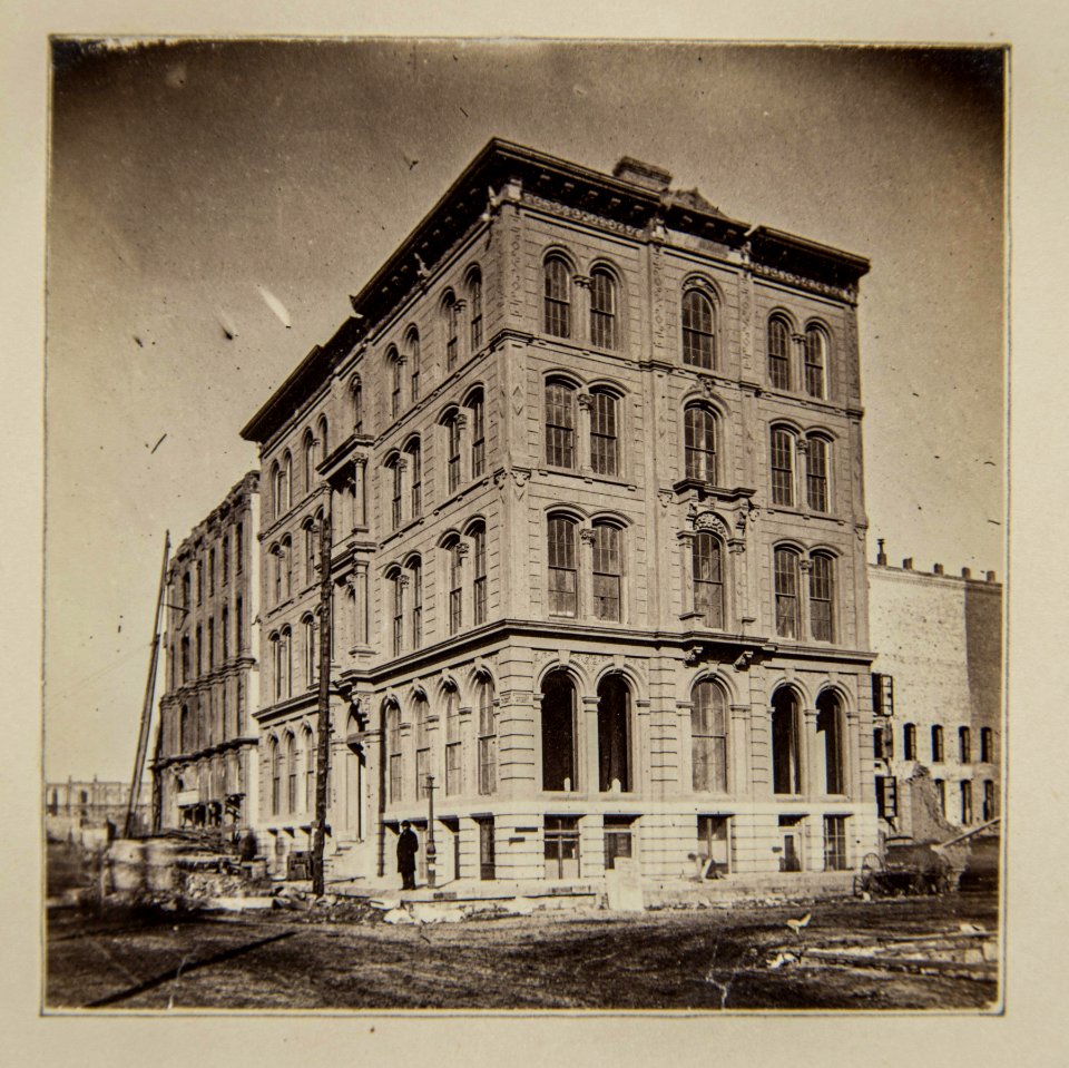 Chicago Fire of 1871, Nixon's Building corner Monroe & LaSalle (NBY 1566)