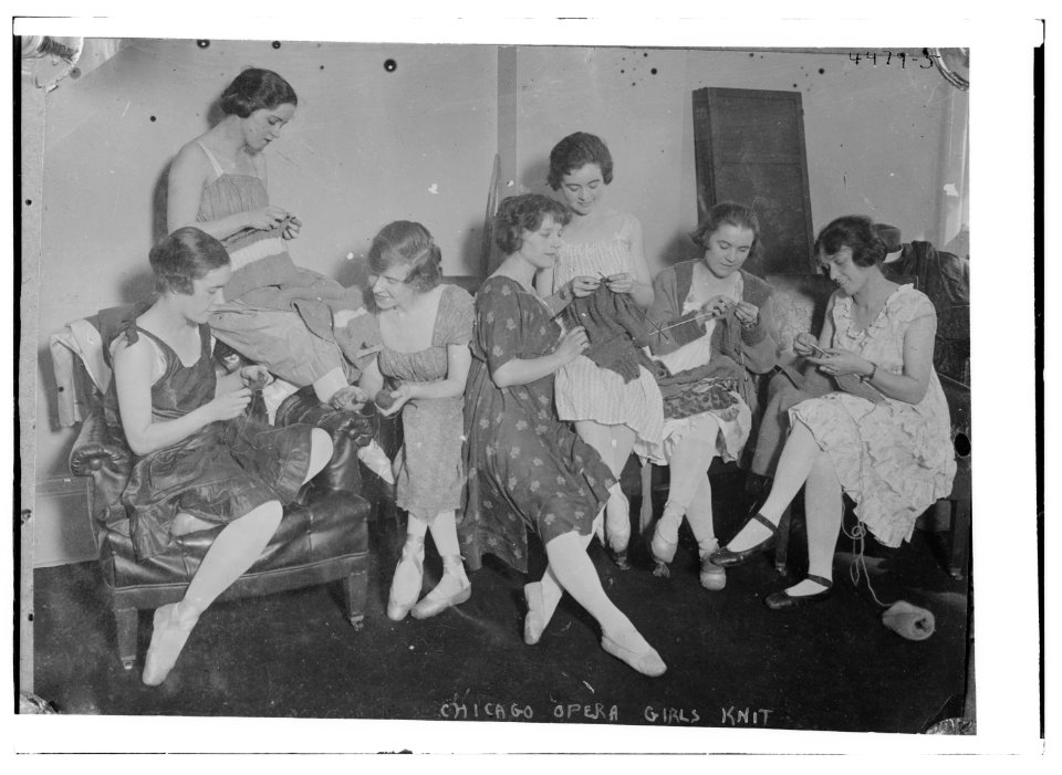 Chicago Opera Girls Knit LCCN2014706308