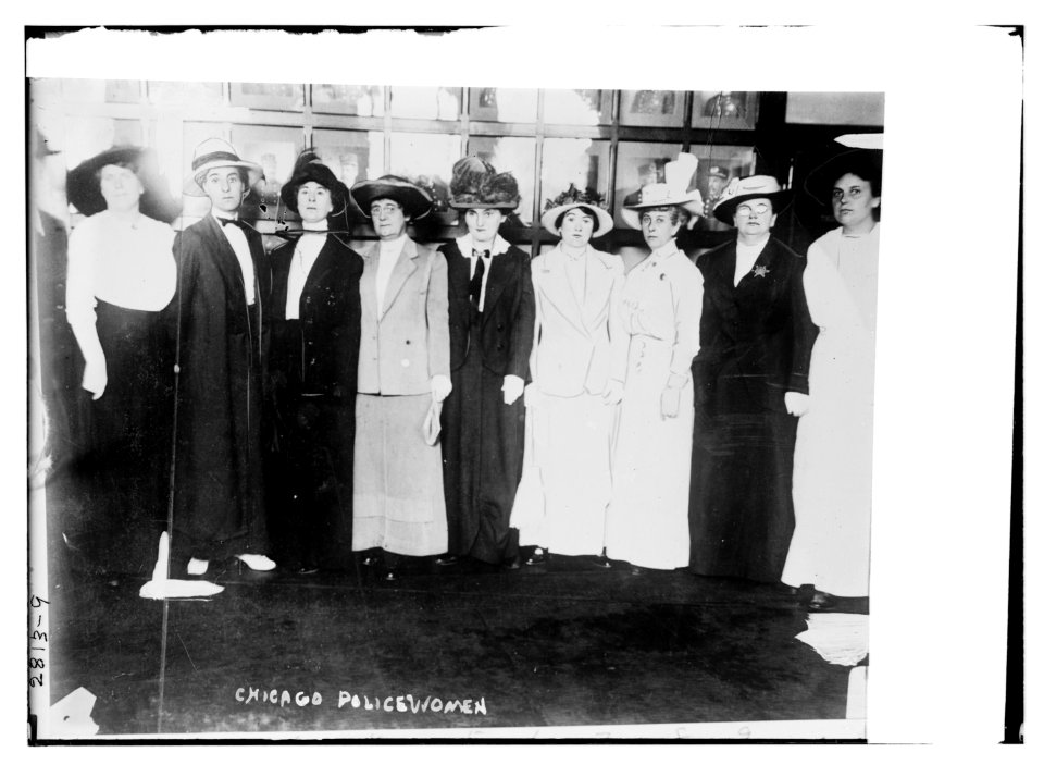 Chicago Policewomen LCCN2014694081