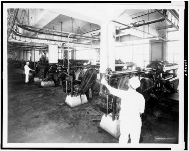Chicle refining equipment at the American Chicle Company plant - Underwood & Underwood. LCCN91728768