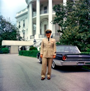 Chief Broulette Stands by South Portico of White House (14190798942)